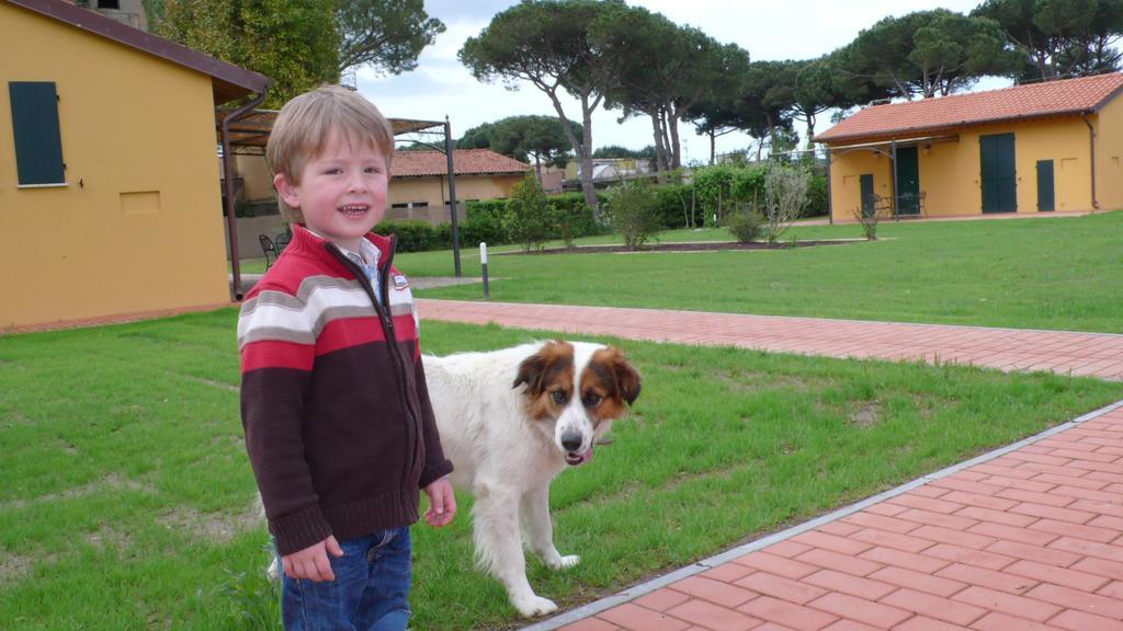 La Fattoria Di Tirrenia 아파트 호텔 외부 사진